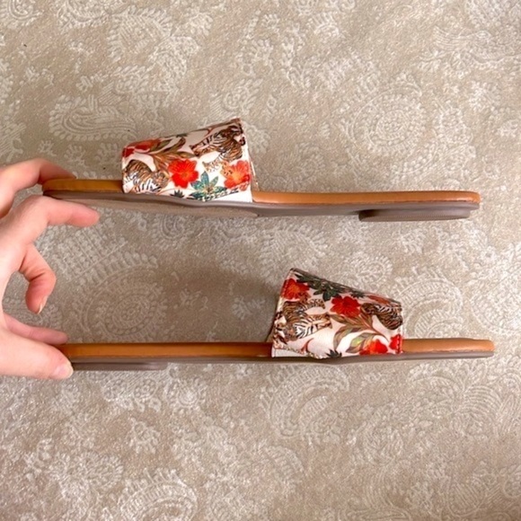 Brand New Jessica Simpson Tropical Jungle Tigers Large Strap Slides Sandals - Picture 6 of 13